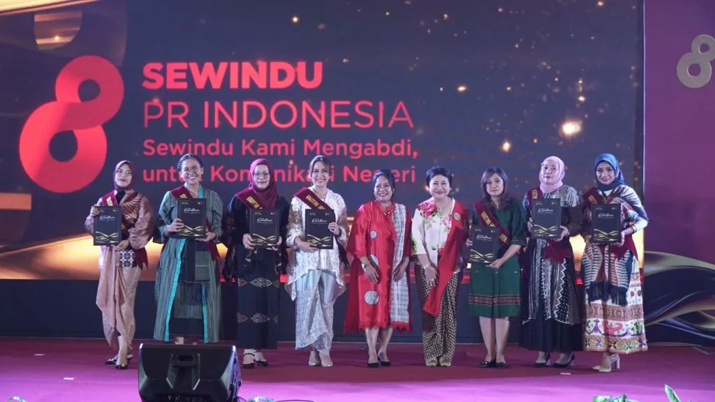 Plt Kepala Departemen Komunikasi Perusahaan PT Pegadaian Riana Rifani berhasil mendapat penghargaan top 50 Kartini Humas Indonesia.