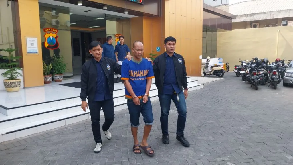Polda Jatim Limpahkan Tersangka Penipuan Modus Apk ke Kejari Malang