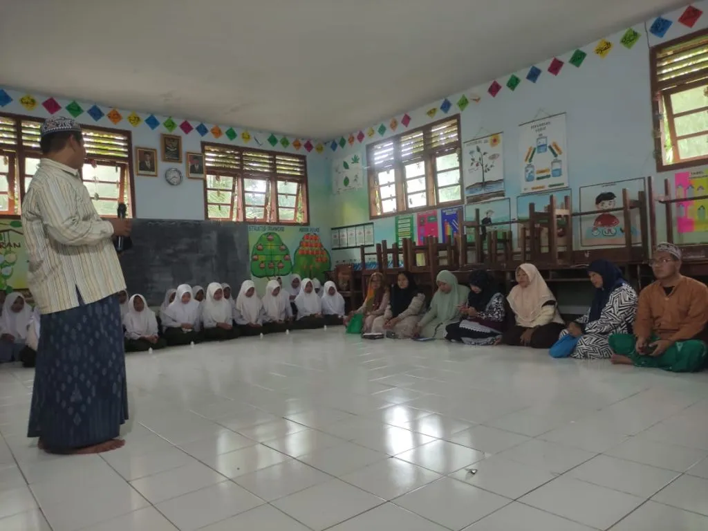 Pengasuh Ponpes Kramat Bangkalan Imbau Masyarakat Percayakan Hasil Pemilu ke KPU