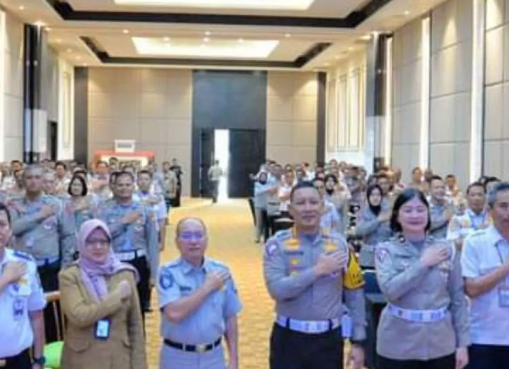 Dinas PU Bina Marga Jawa Timur Tertibkan  kegiatan tak berijin di ruas jalan milik provinsi.