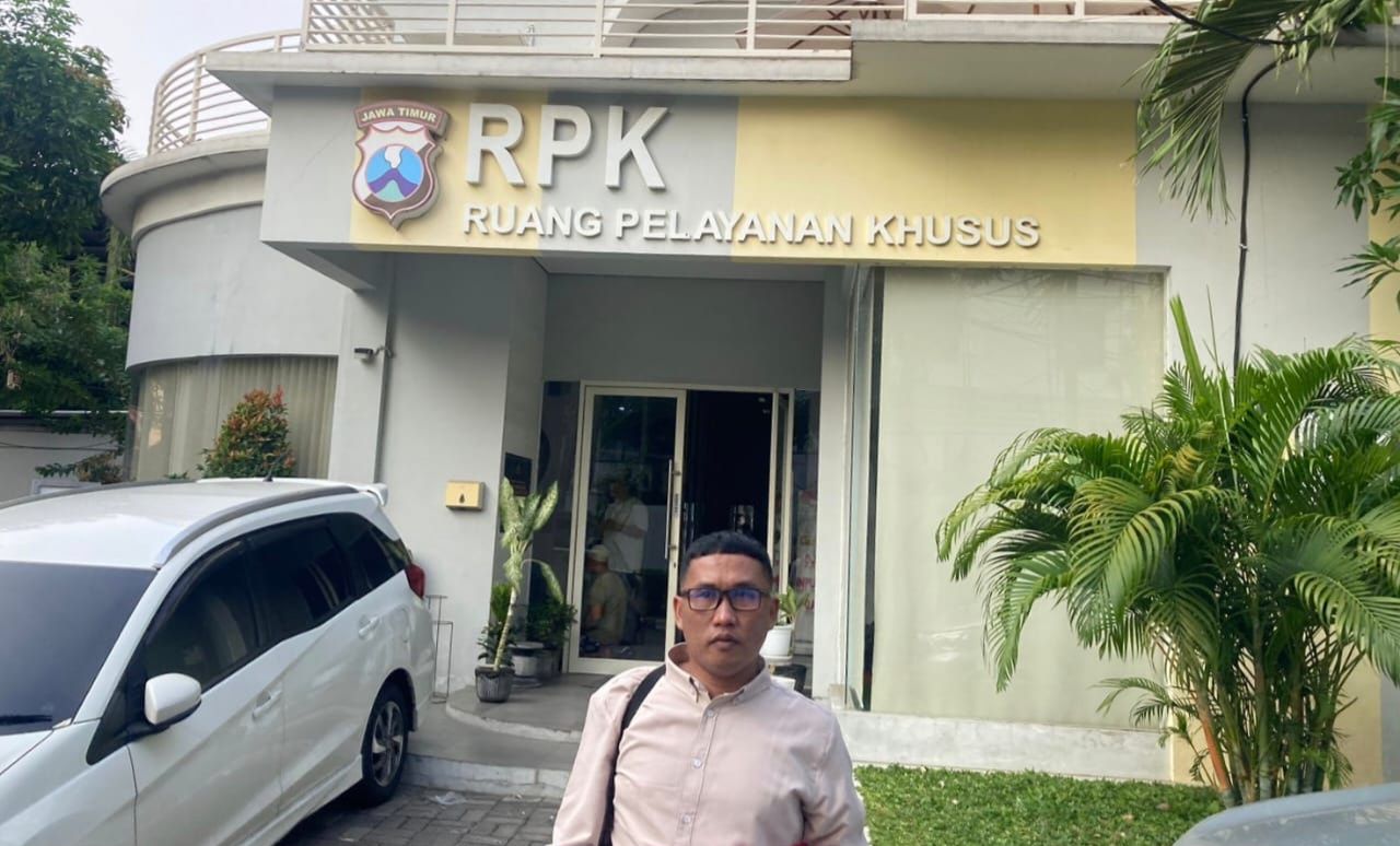 Eko Wahono SH, kuasa hukum PSH saat berada di Polrestabes Surabaya