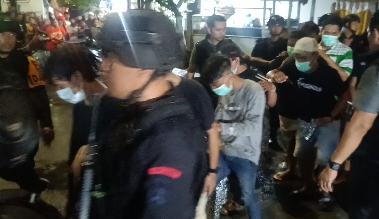 Ditresnarkoba Polda Jatim Gerebek Kampung Narkoba Jl Kunti Tangkap 25 Orang