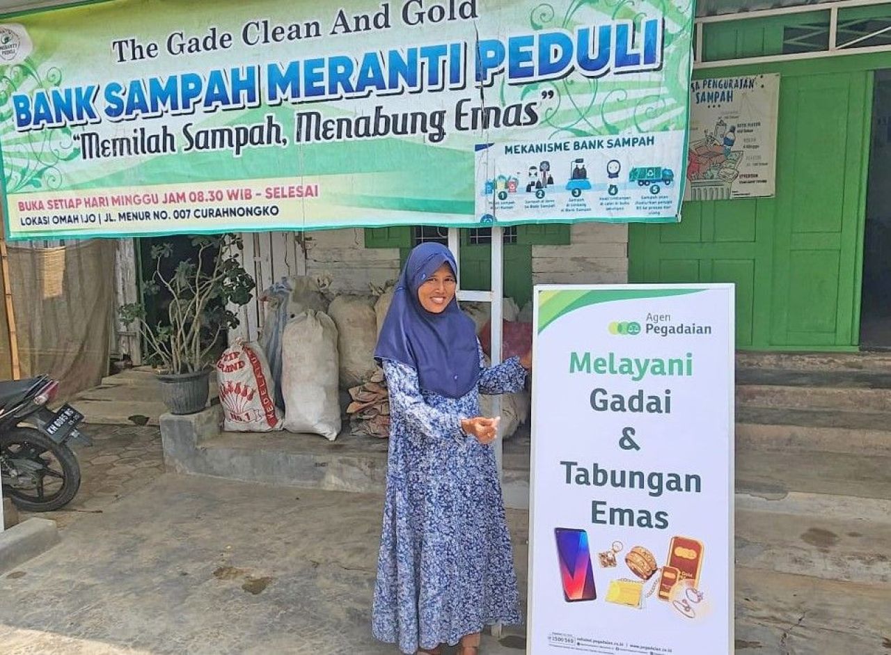 Ibu Eka Sri yang sukses mengelolah bank sampah. Foto: Pegadaian