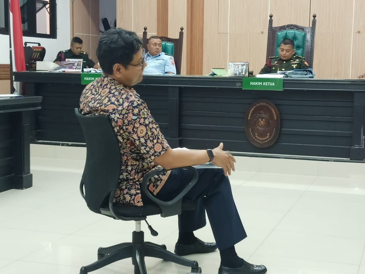 Saksi ahli Syahrial Martanto, saat memberikan keterangan di Pengadilan Militer Surabaya