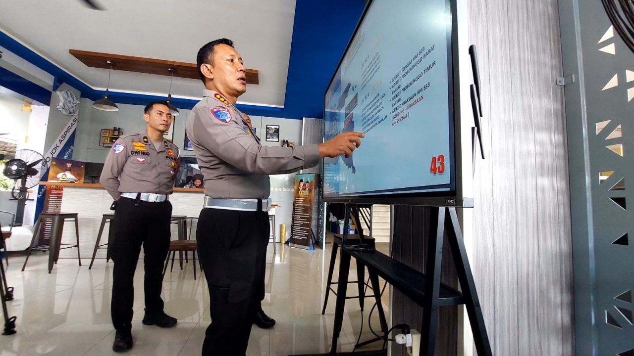 Dirlantas Polda Jatim Kombes Komarudin memaparkan skema pengamanan libur Nataru 2024