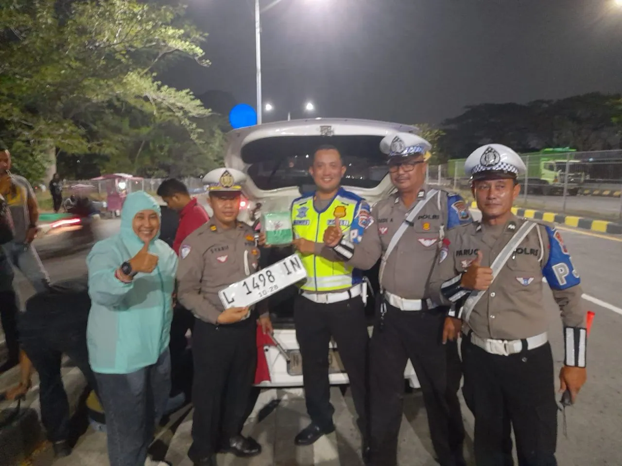 Anggota PJR dan Ditreskoba Polda Jatim Gagalkan Pengiriman Sabu 1 Kg di Jembatan Suramadu