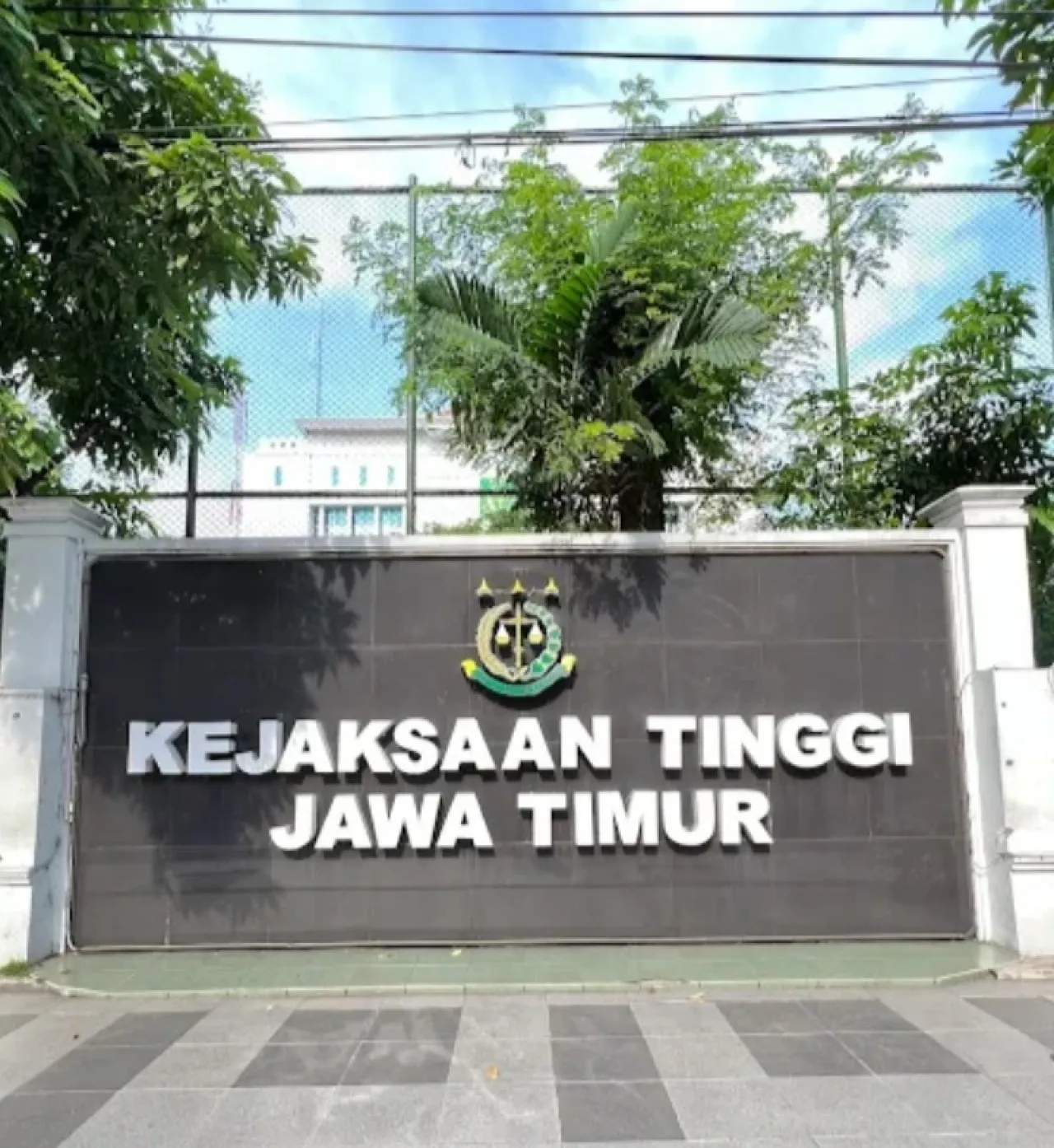 Kejaksaan tinggi kembali menetapkan satu tersangka kasus Dinas Pendidikan Propinsi Jawa Timur