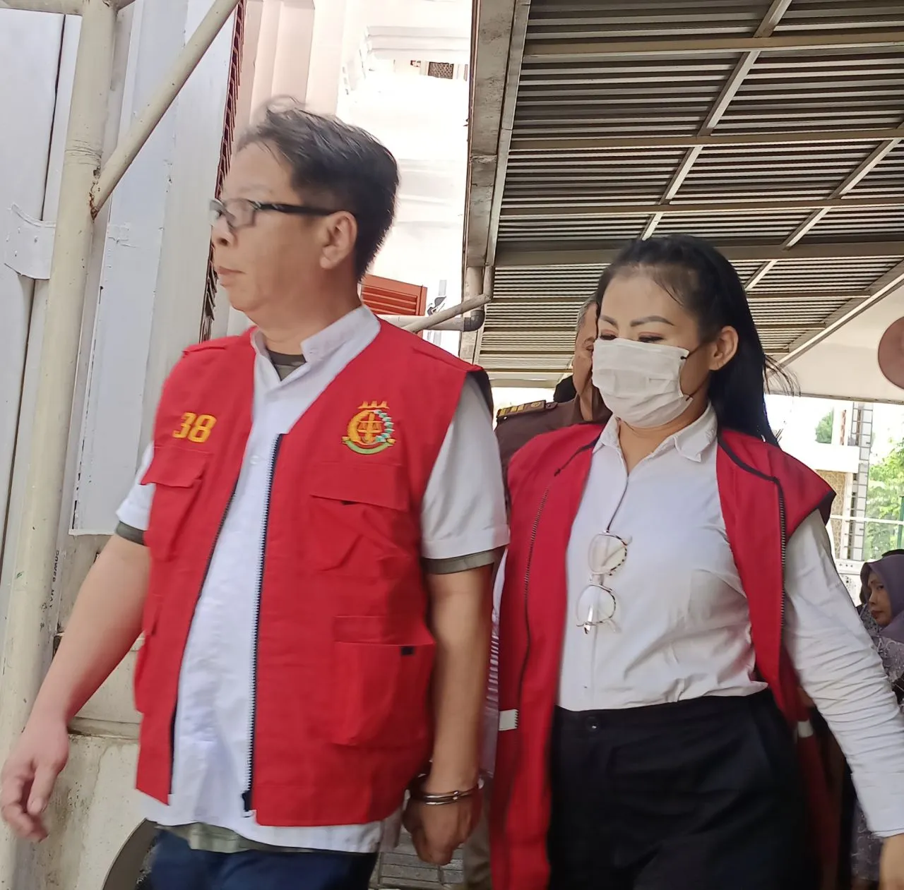 Terbukti Perusakan, Jan Hwa Diana, dan suaminya Divonis 6 Bulan Penjara
