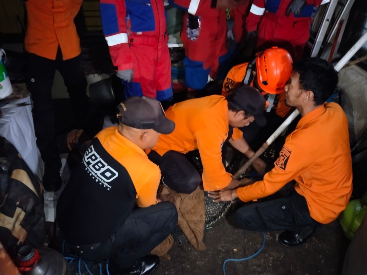 Buaya Sepanjang 3 Meter Lepas Pecahkan Aquarium di Ketintang Baru