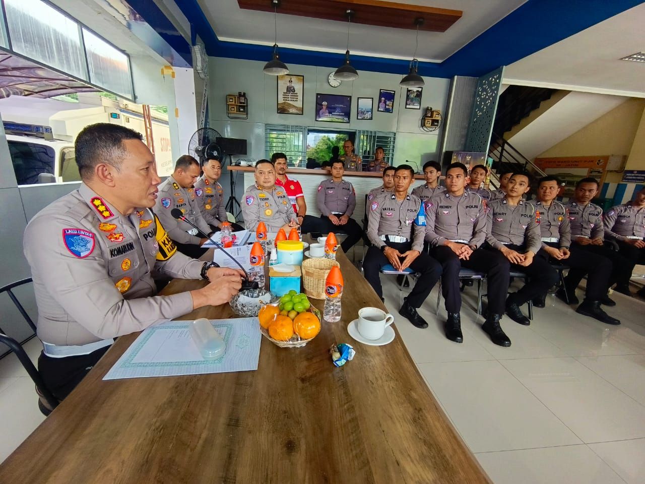 Dirlantas Polda Jatim Kombes Pol. Komarudin saat memberikan pengarahan ke anggotanya
