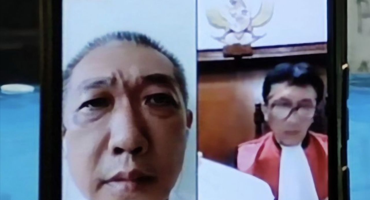 Dokumen Terdakwa Effendi Pudjihartono saat menjalani sidang online di Pengadilan Negeri Surabaya