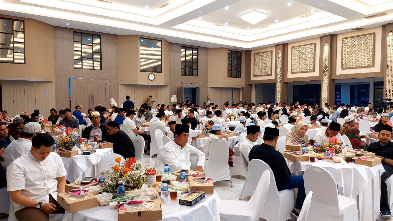 Suasana buka bersama sekaligus berbagi santunan Ditintelkam Polda Jatim