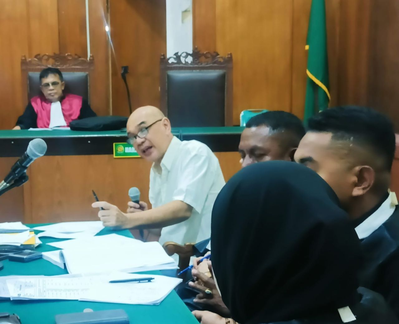 Terdakwa Mulia Wiryanto saat menjani persidangan di PN surabaya