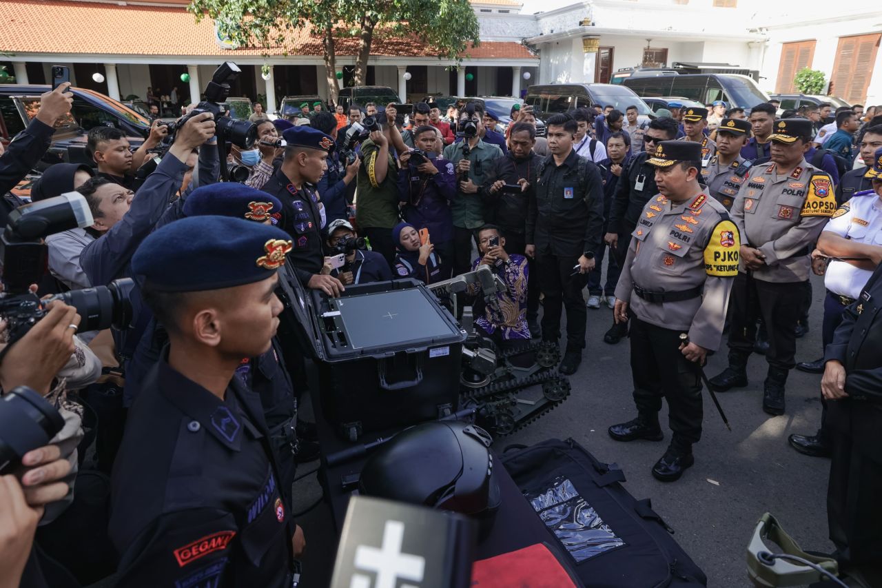 Kapolri mengecek kesiapan personil Operasi Ketupat Semeru2025
