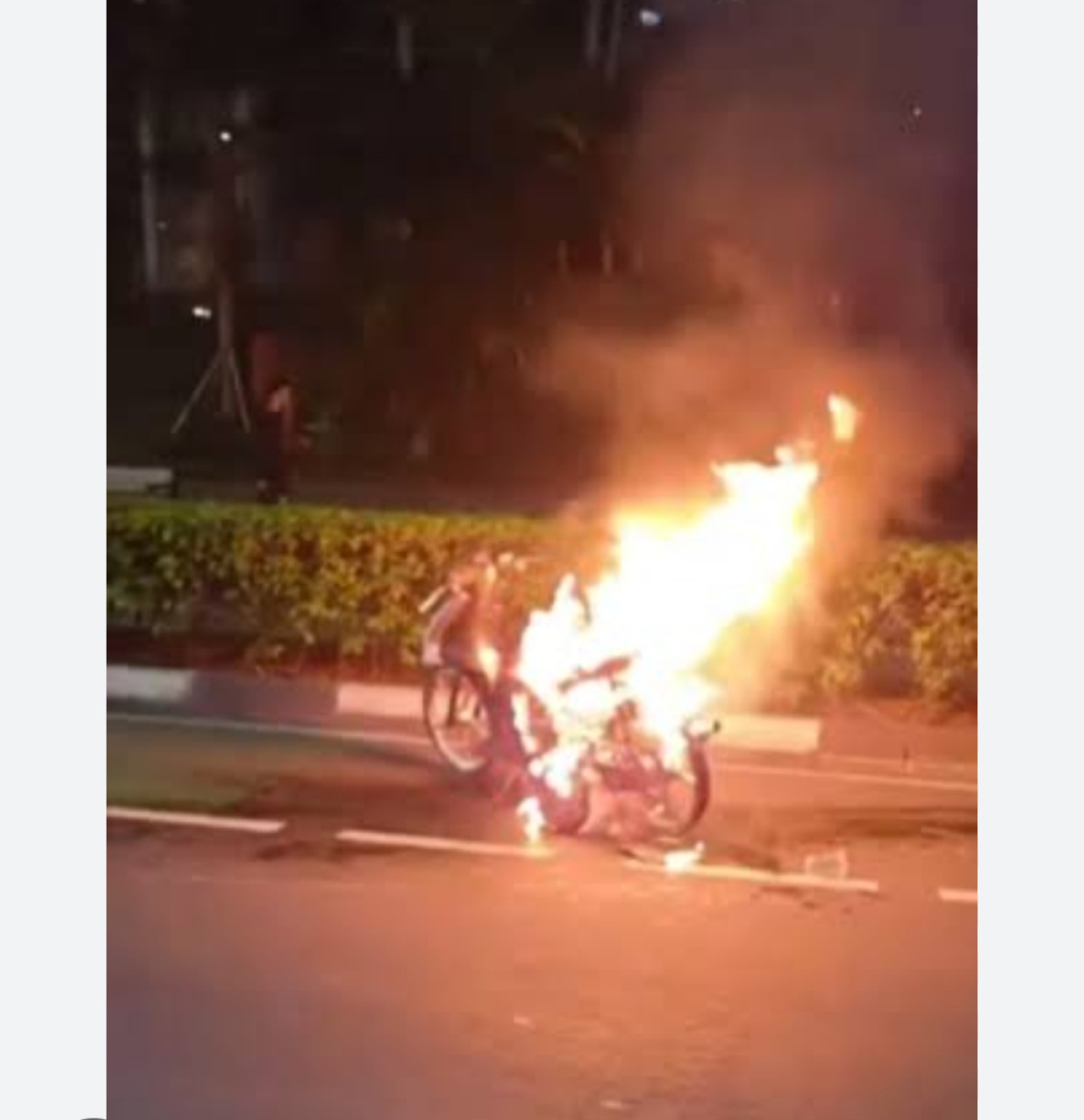 Gambar ilustrasi motor terbakar