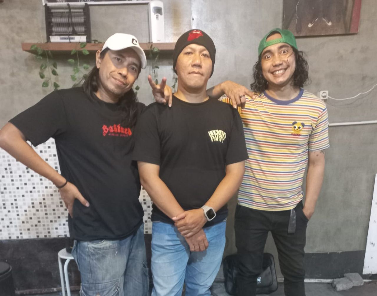 Dari kiri ke kanan: Opet, Wiwid dan Am Haris.