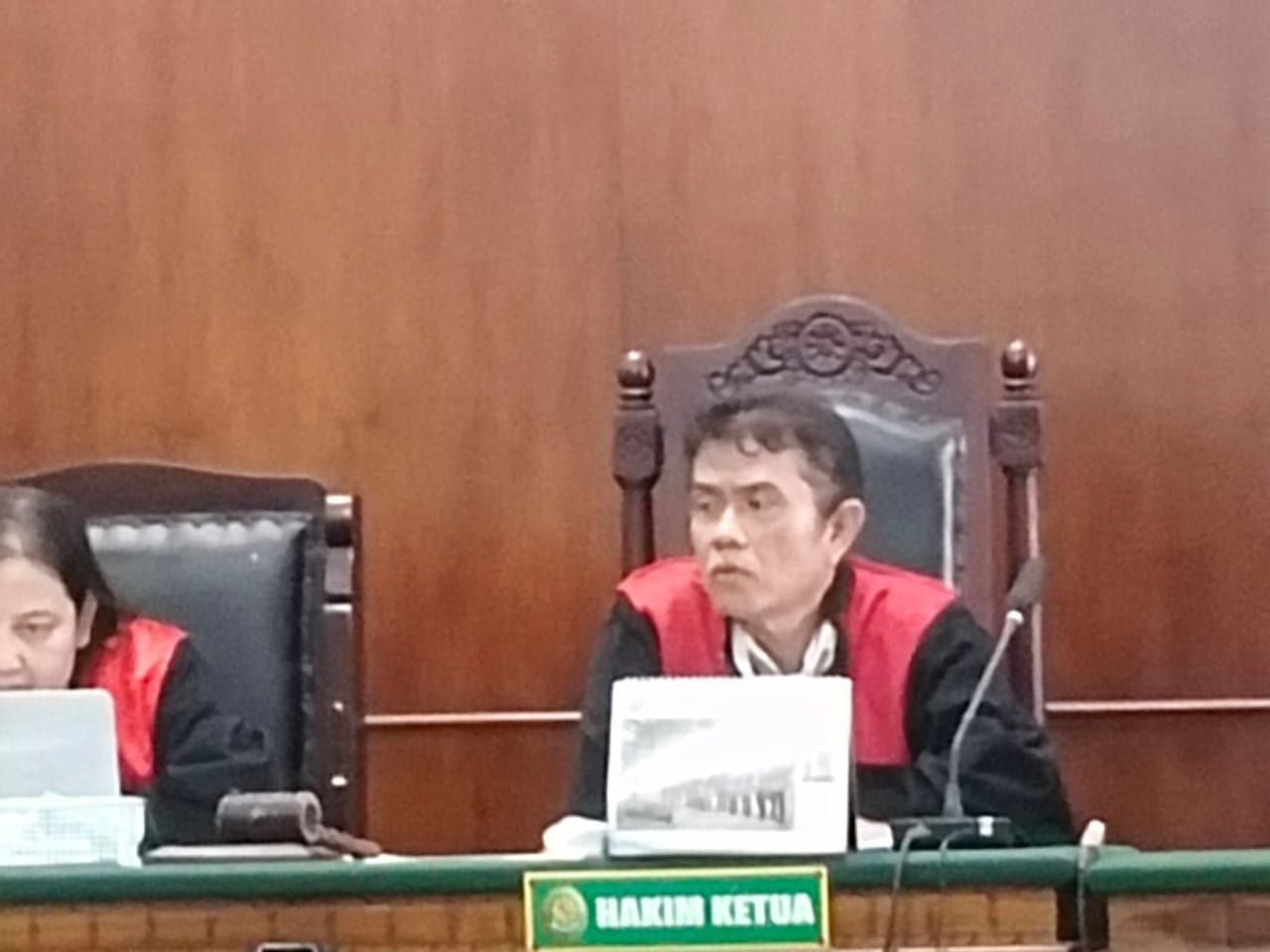 Hakim Nur Kholis saat memimpin jalannya persidangan