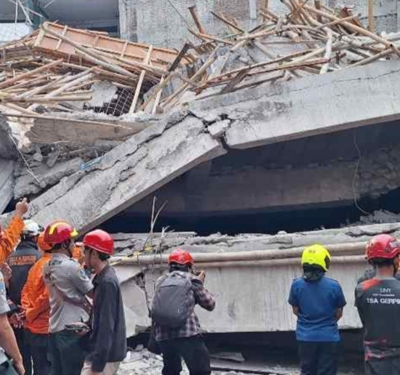 Runtuh nya Bangunan yang sedang berproses