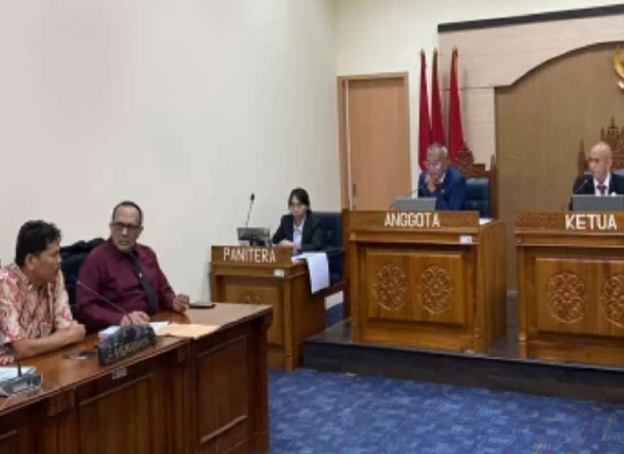Pengamat kebijakan publik Bonatua Silalahi menyinggung kapasitas Arsip Nasional Republik Indonesia (ANRI) yang tak menyimpan arsip ijazah Jokowi. Padahal, dalam UU ANRI diwajibkan memiliki arsip dokumen tersebut