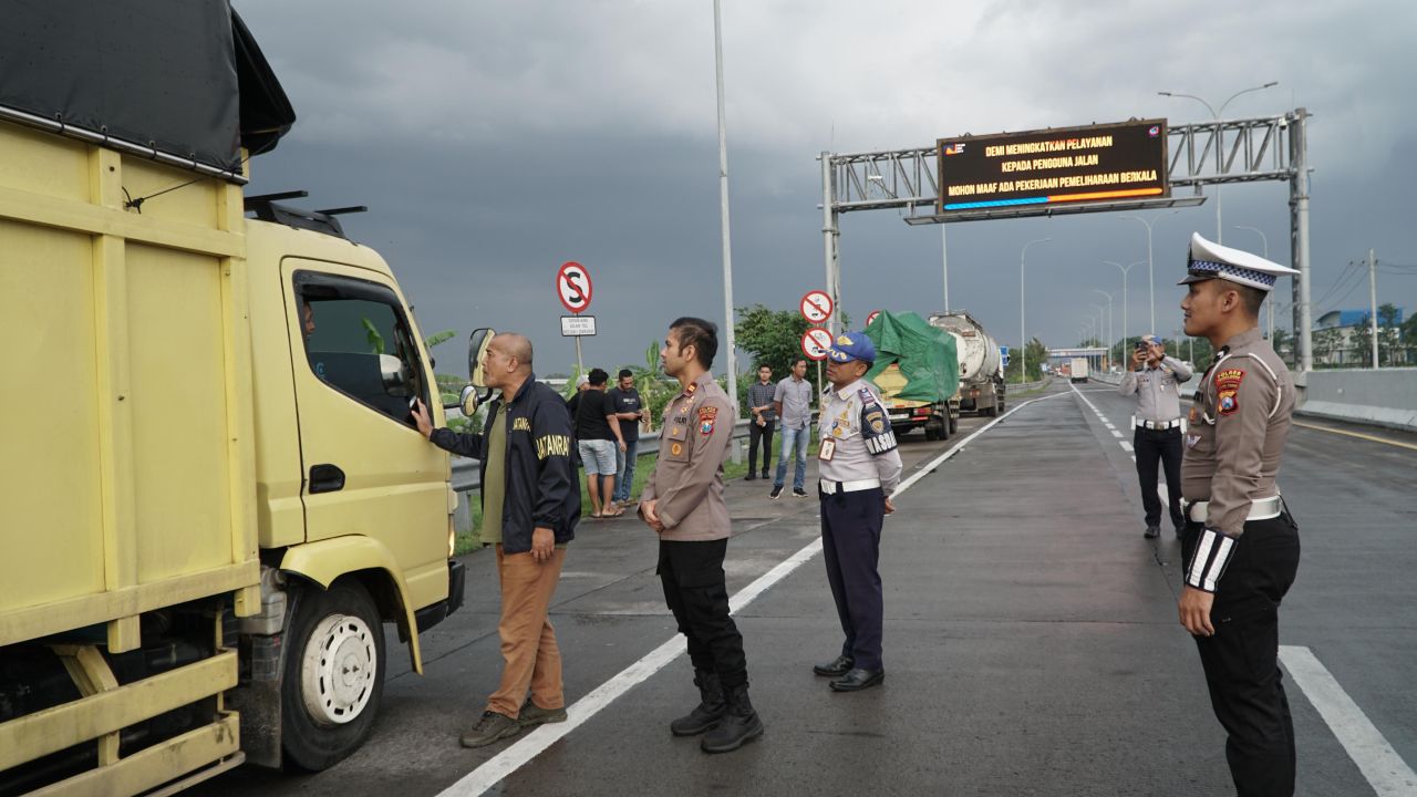 AKBP Arbaridi Jumhur memimpin pengamanan jalur logistik pangan nasional