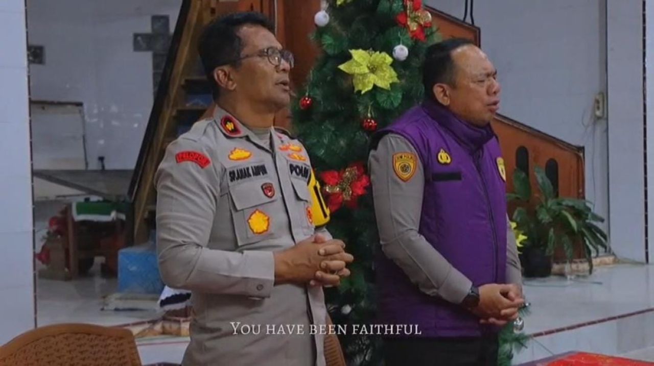 Warga Terdampak Bencana dan Polri Rayakan Natal di Dua Gereja HKBP Tapanuli Utara