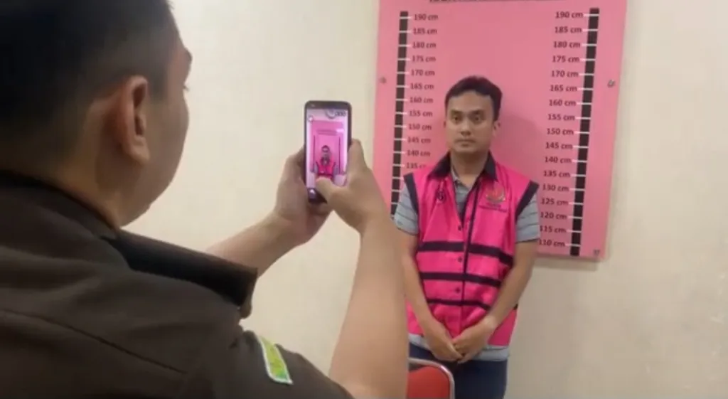 Kejari Surabaya Tahan Pegawai BRI Kaliasin Korupsi Rp2,9 Miliar