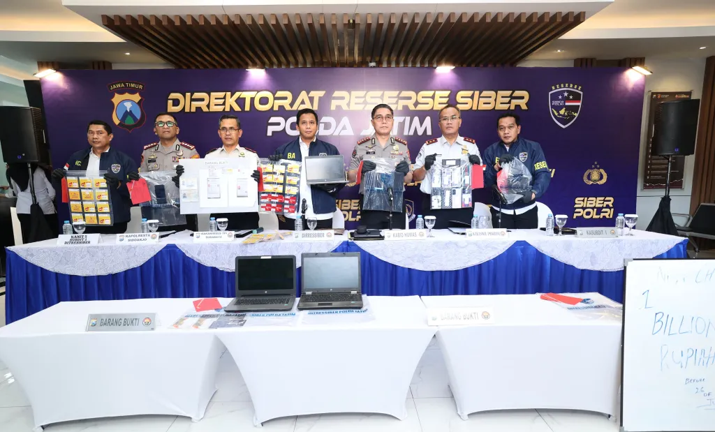 Polda Jatim Tangkap 2 WNA Sindikat Penipuan Online Modus Love Scamming