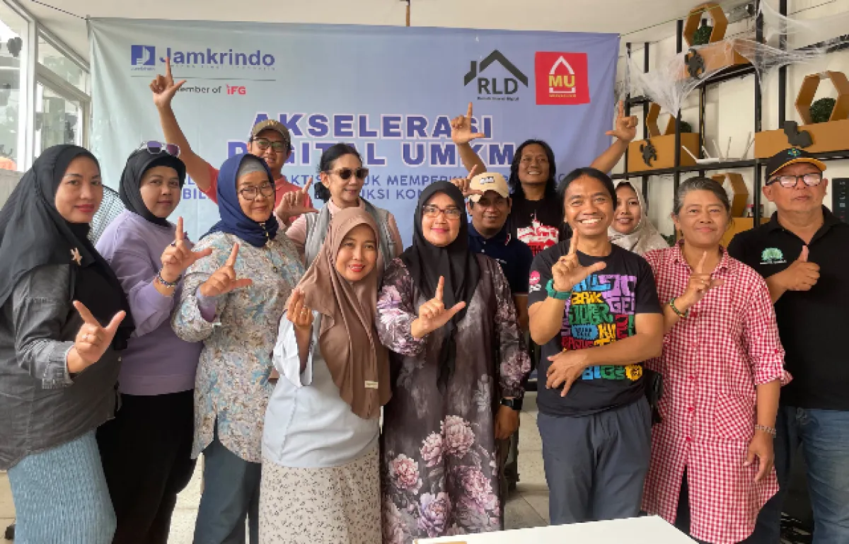 UMKM Surabaya Dibekali Praktik Digital, dari Bikin Konten hingga Promosi Produk Lewat HP