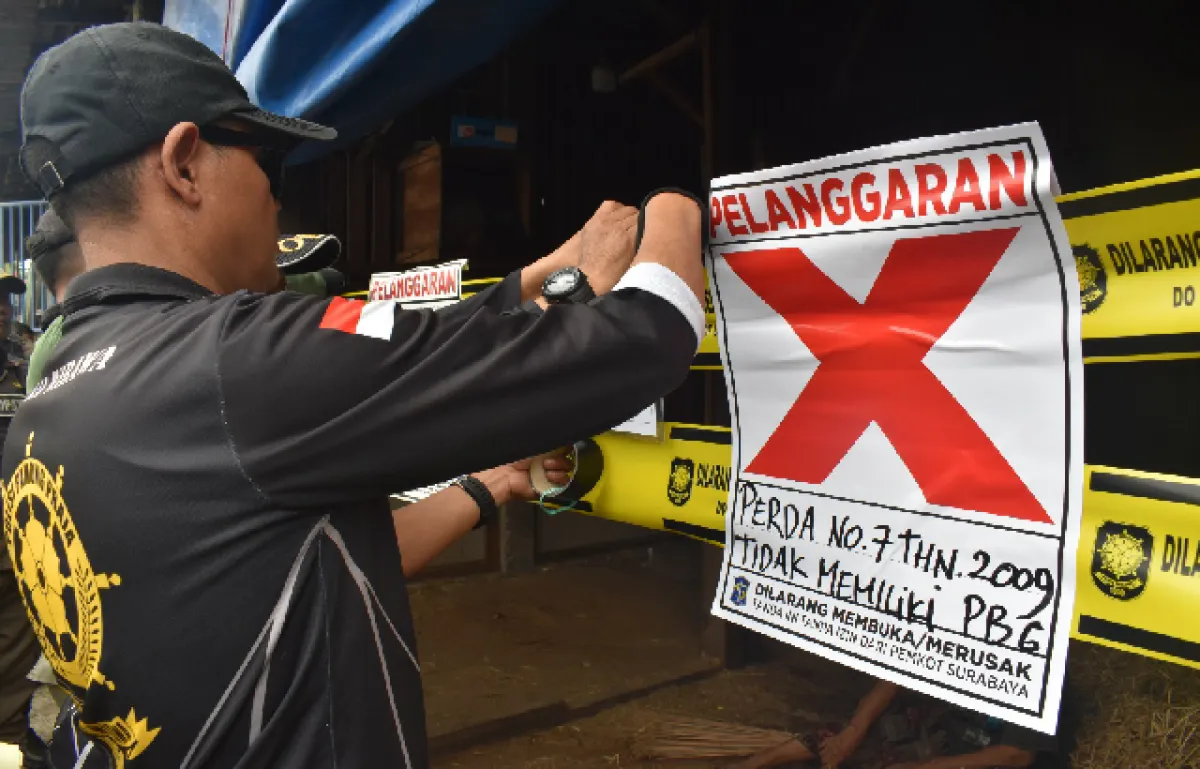 Picu Kemacetan, Pemkot Surabaya Segel 23 Kios Tak Berizin di Tanjungsari