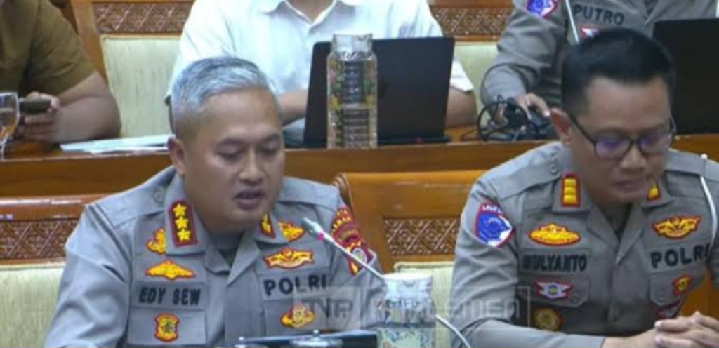 Kapolresta Sleman Kombes Edy Setyanto (kiri)