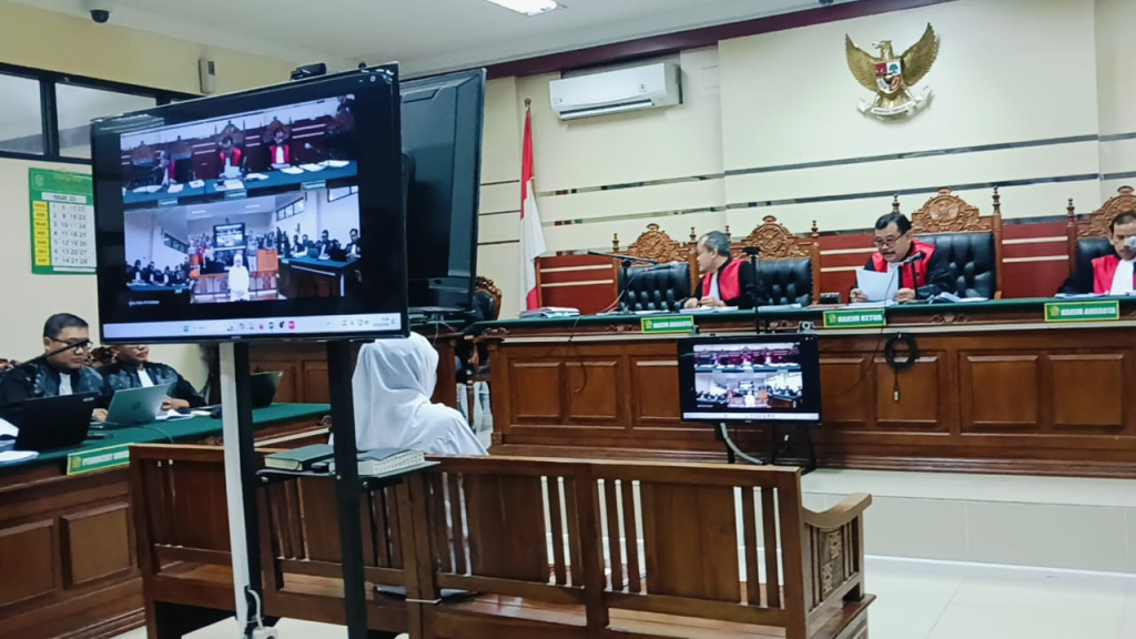 Gubernur Jatim Khofifah Indar Parawansa di Pengadilan Tipikor Surabaya