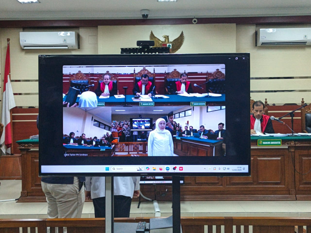 Gubernur Khofifah memberikan kesaksian di Pengadilan Tipikor