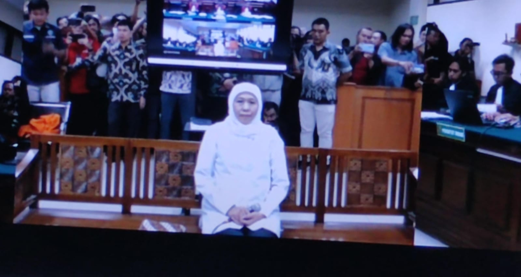 Gubernur Jatim Khofifah Indar Parawansa memberikan kesaksian di PN Tipikor Surabaya