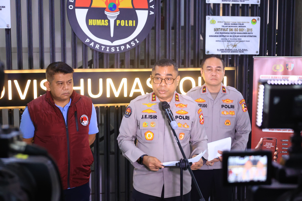 Kadiv Humas Polri, Irjen Jhonny Isir memberikan keterangan pers