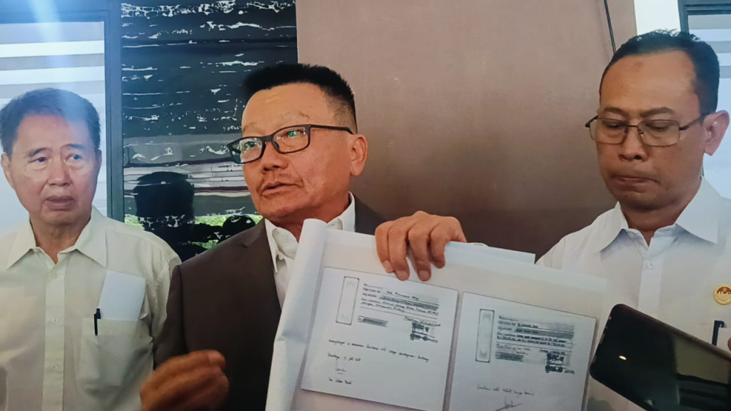 Foto : Prof Dr. KPHA. Tjandra Sridjaja Pradjonggo, SH, MH usai gelar perkara di Polda Jatim