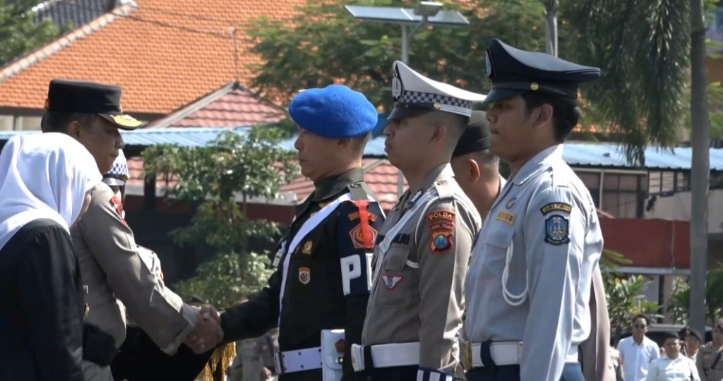 Kapolda Jatim Irjen Pol. Nanang Avianto bersama Forkopimda Jatim usai gelar Apel Ops Ketupat 2026. 