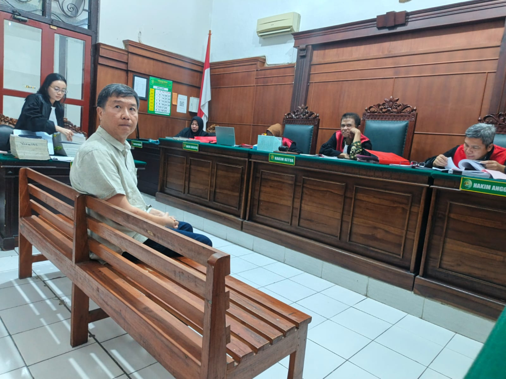 Terdakwa Hermanto Oerip Saat Jalani Sidang di PN Surabaya