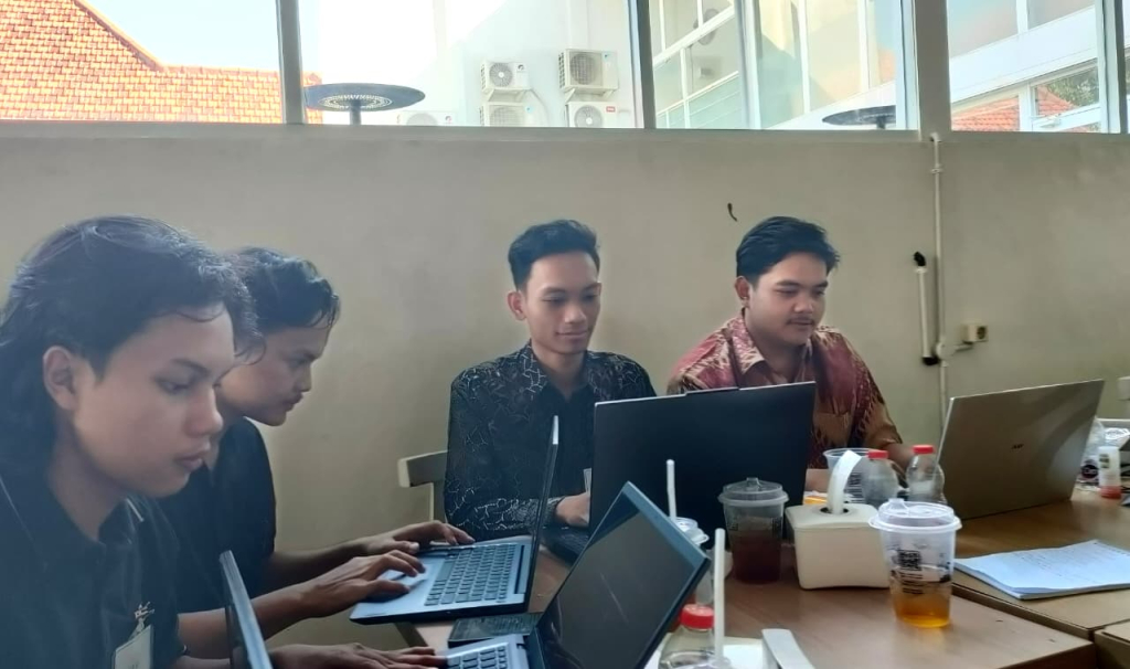 Peserta Pelatihan Jurnalistik DPC GMNI Surabaya dan Rumah Literasi Digital
