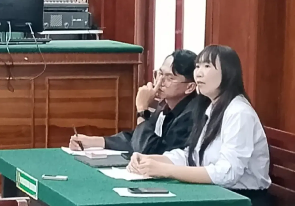 Esther Marline Tanuadji saat jalani sidang di Pengadilan Negeri Surabaya, Rabu (23/9/2026).
