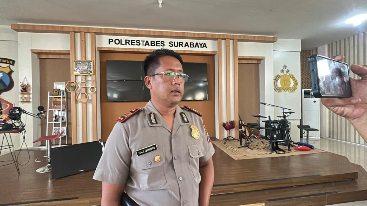 Polrestabes Surabaya Tangkap 9 Orang Komplotan Penukar Kartu ATM Lintas Daerah