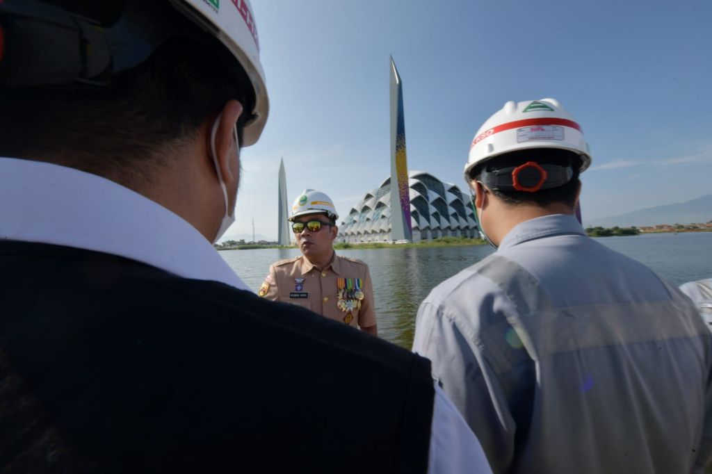 Ridwan Kamil Targetkan Desember Bisa Dipakai Salat