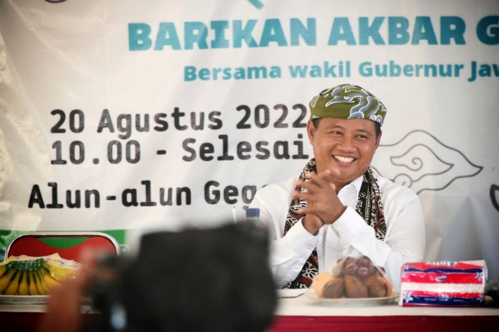 Wakil Gubernur Jawa Barat Uu Ruzhanul Ulum menghadiri Gebyar Desa dalam rangka Ekspose Keberhasilan Pembangunan Desa di Provinsi Jawa Barat di Balai Desa Gegesik Kulon, Kecamatan Gegesik, Kabupaten Cirebon, Sabtu (20/8/2022).