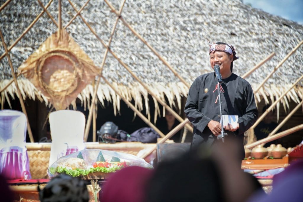 Wakil Gubernur Jawa Barat Uu Ruzhanul Ulum menghadiri Hibar Budaya dalam rangka memperingati Milangkala ke-2 Saung Kopi Hawwu di Saung Kopi Hawwu,  Kelurahan Cirendang, Kabupaten Kuningan, Minggu (25/9/2022). 