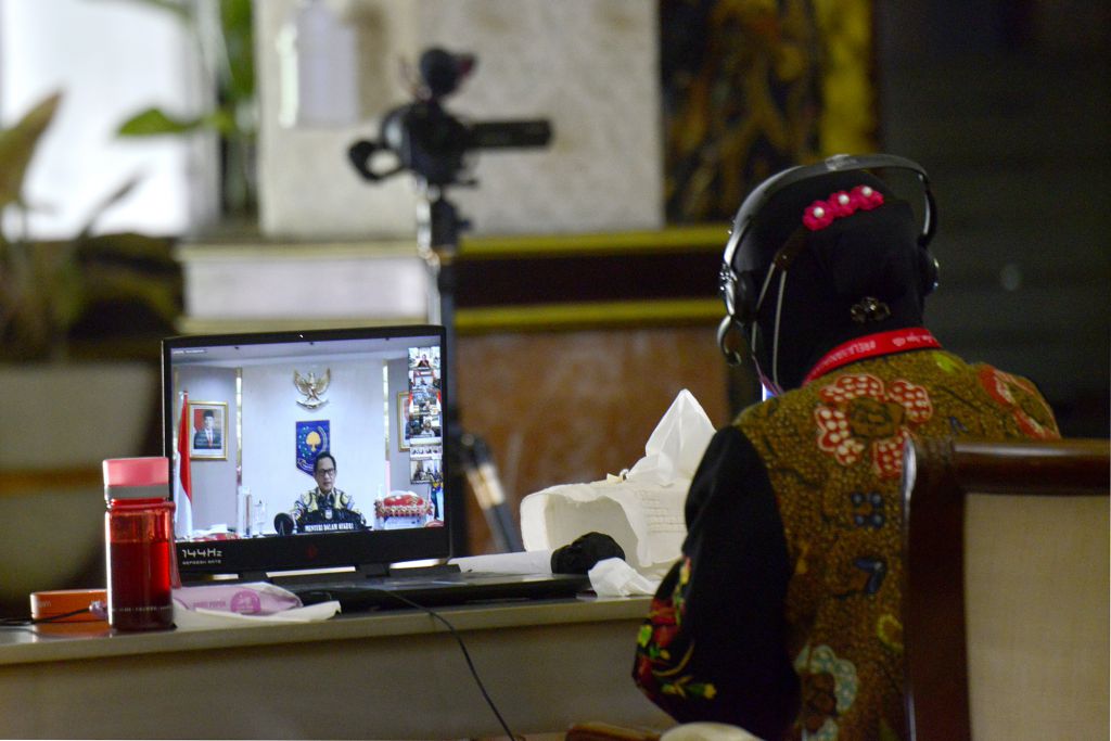 Wali Kota Risma saat video conference dengan Mandagri Tito Karnavian