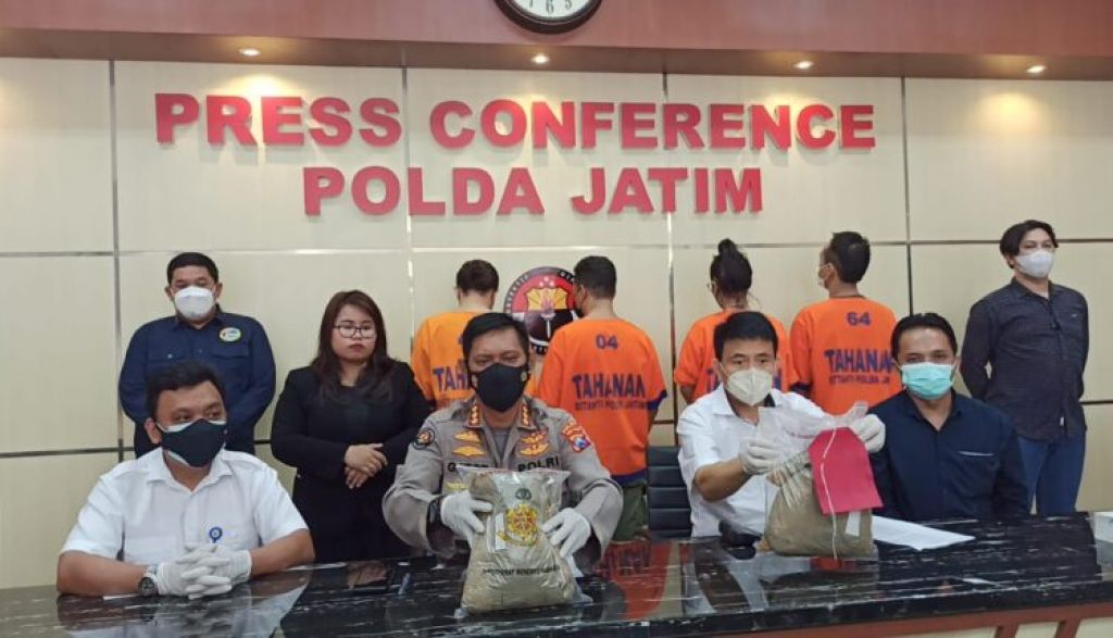 Para tersangka pengedar sabu jaringan internasional