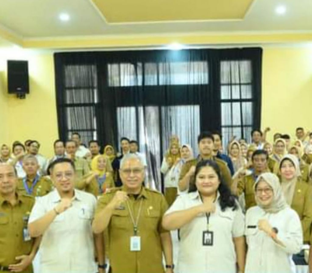 Sekretaris DPU Bina Marga Provinsi Jawa Timur, Arif Endro Utomo, S.T., M.T  beserta rekan 