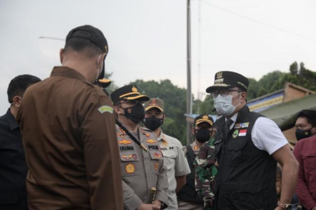 Gubernur Jabar Ridwan Kamil mengatakan, penurunan BOR tidak lepas dari upaya semua pihak, mulai dari pemerintah provinsi, pemerintah kabupaten/kota, rumah sakit, TNI, Polri, sampai masyarakat, dalam memperkuat fasyankes selama PPKM Darurat.