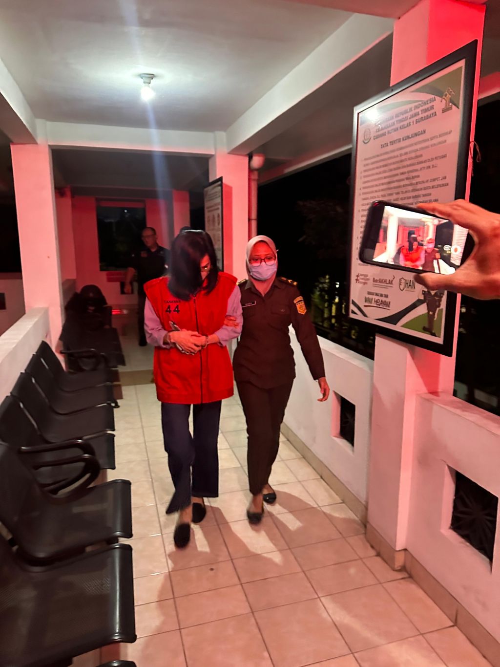 Meirizka Widjaja, tersangka suap Hakim perkara Ronald Tannur dijebloskan ke Rutan Kejati Jatim