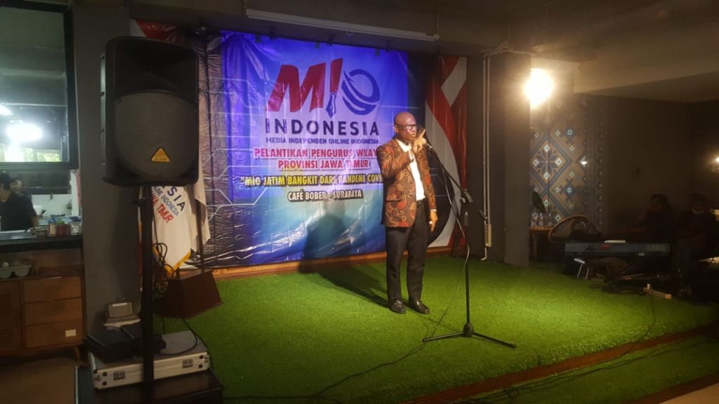 Basa Alim Tualeka MSi saat memberikan sepatah dua kata di acara pelantikan DPW MIO Jatim dan DPD MIO Kabupaten/Kota Sejatim pada hari Minggu (24 Oktober 2021) di Cofe Bober Jl. Jemursari no. 70 Surabaya. 