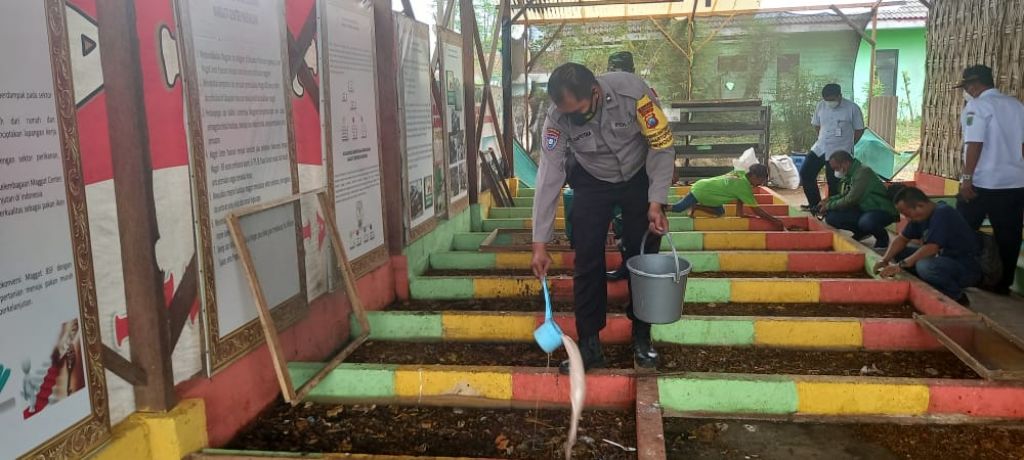 Inovasi Bhabinkamtibmas atasi limbah dan sampah dengan cara budidaya Maggot hasilkan finansial melimpah